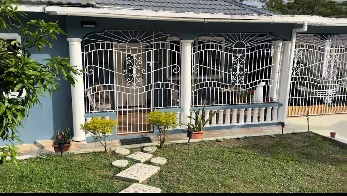 Secluded Haven 2 Bedroom St Mary Jamaica Charlottenburgh 0*,